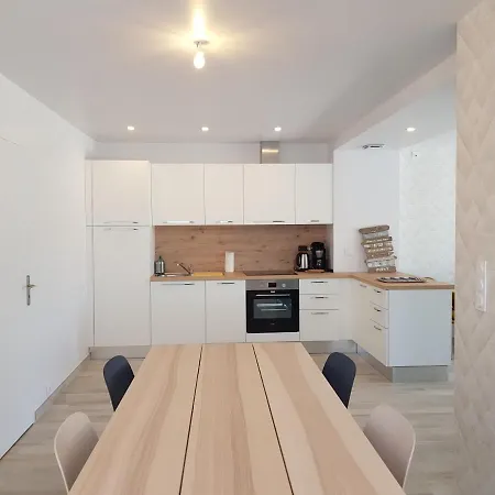 Cote Jardin - - Standing - Proche Centre Et Port Appartement Cancale